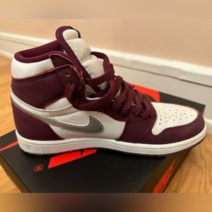 Air Jordan 1 Retro High OG Bordeaux - Size 8